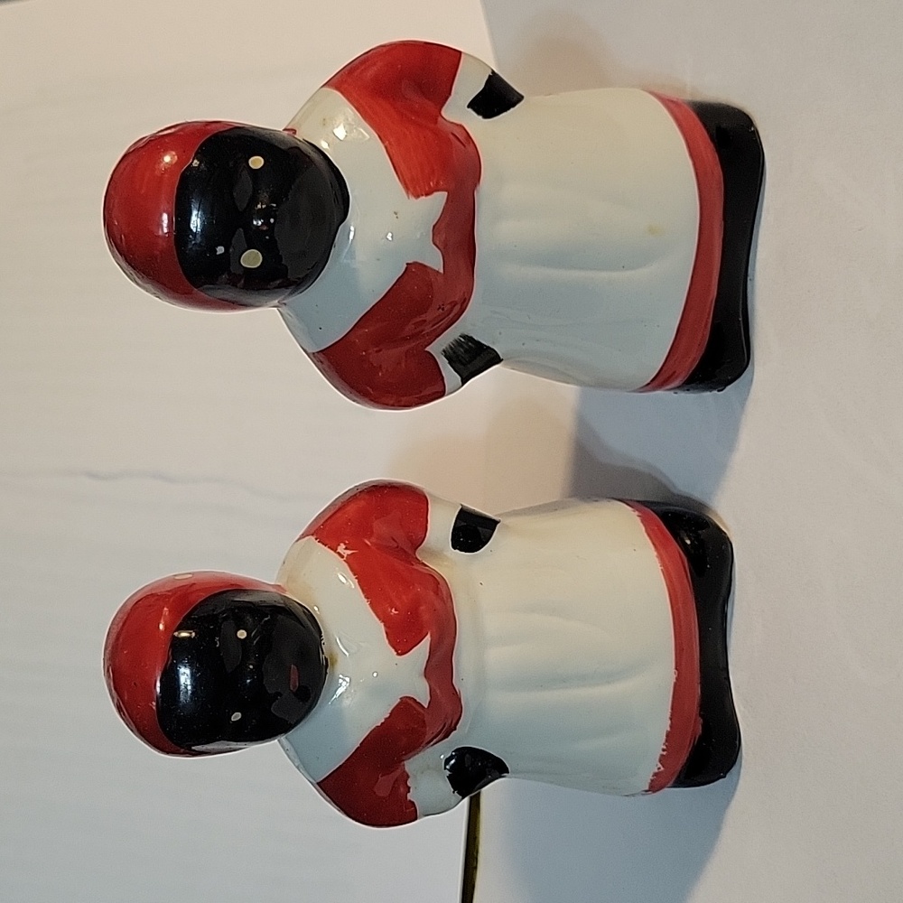 Black americana salt and pepper shaker set